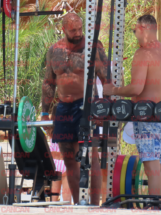 Alex Bodi trage de fiare