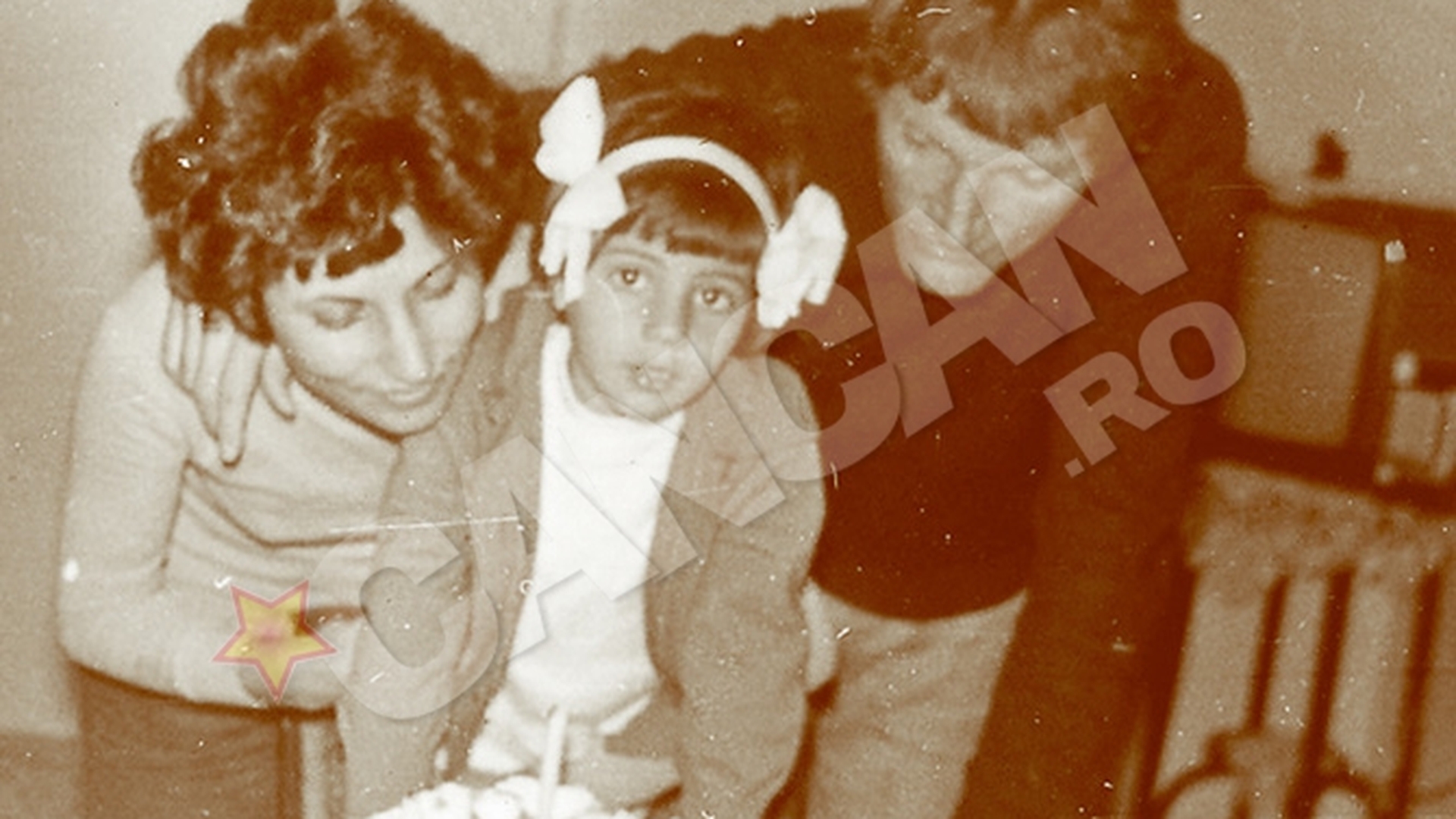 Transformare spectaculoasa: micuta cu fundite a ajuns o actrita sexy de telenovele. Cine crezi ca e?