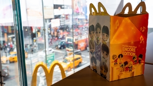 O fetiță de doi ani a ajuns la spital după ce a fost la McDonald`s. Ce conținea lichidul suspect pe care l-a consumat