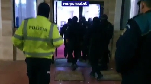 Majorat întrerupt de mascați în Dâmbovița. Tinerii au plătit cel mai scump cadou