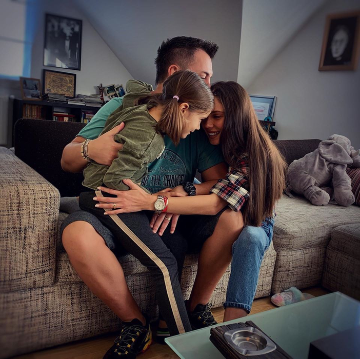 Boala secretă și fără leac de care suferă Răzvan Fodor. Soția fostului star de la Pro TV, actualmente la Antena 1, a făcut anunțul: „Oricând poate face o criză și..”