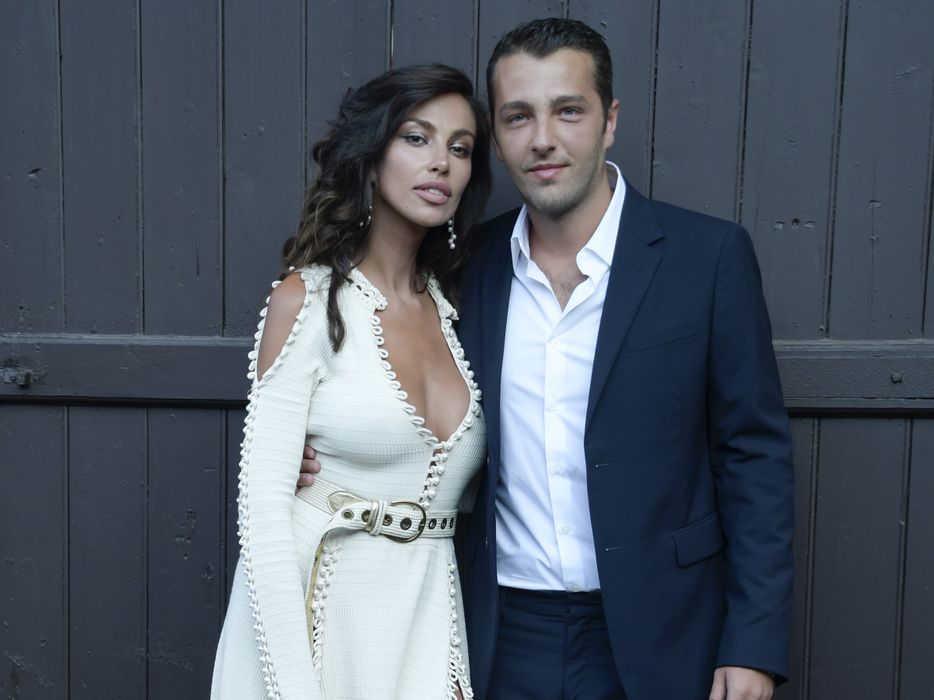 Imagini nevăzute cu Mădălina Ghenea, ţinând-o strâns la piept pe fetiţa ei! Fanii i-au dat imediat ”Like”
