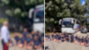 Elevi, umiliți în fața profesorilor. Copiii de la Fanfara Jegălia, în genunchi pe asfaltul fierbinte