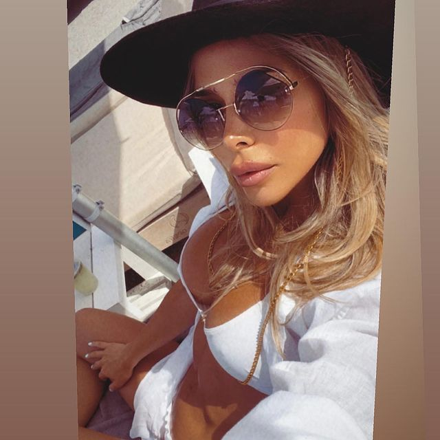 Cosmina este cea mai sexy asistentă TV