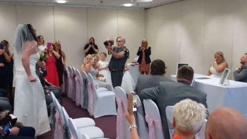 Mirele a trăit cel mai mare șoc, chiar în fața altarului. Când și-a privit mireasa, a încremenit: „Cineva să-mi spună că nu văd bine!”