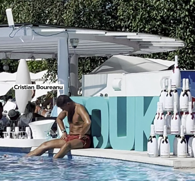 Cristian Boureanu, singur-singurel la piscină