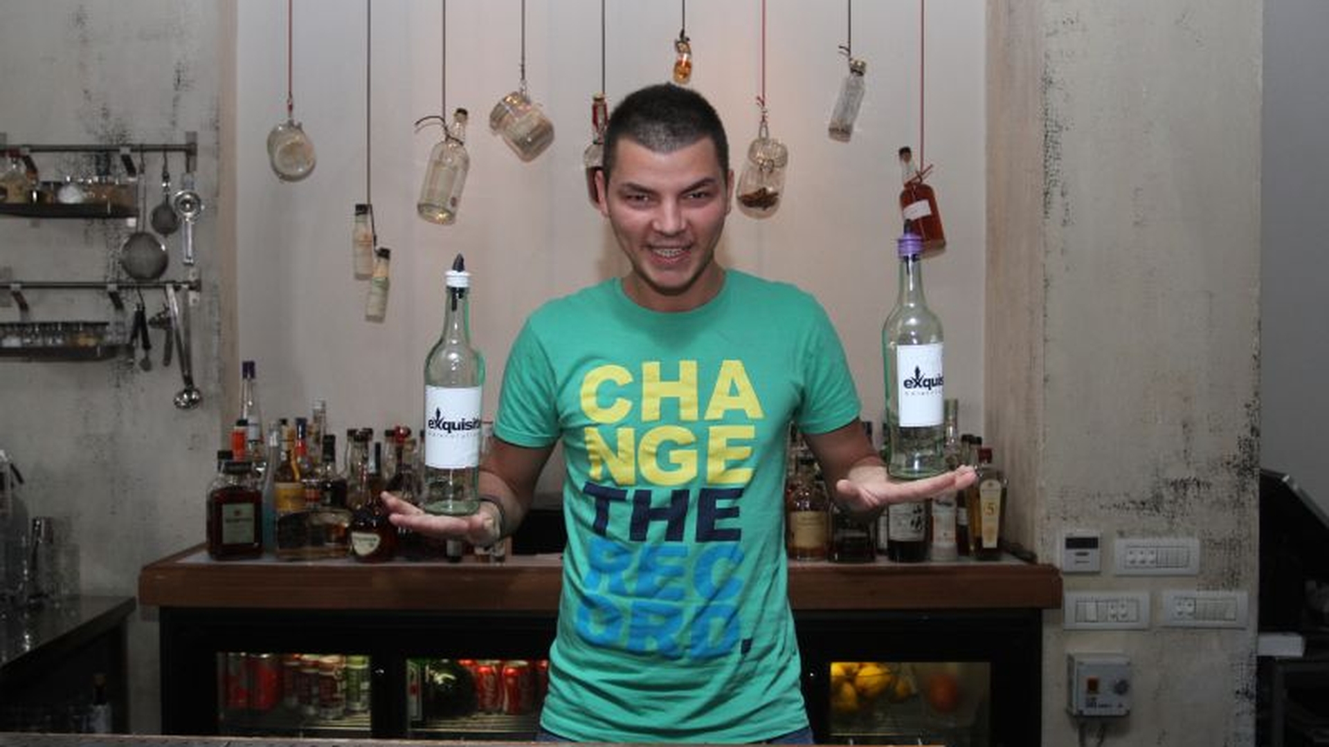 Valentin Luca, barmanul de la Românii au Talent: "Mi-am dat cu o sticlă în tâmplă şi am căzut la pământ!" Vezi ce s-a întâmplat!