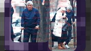 Mircea Lucescu a părăsit, în cârje, spitalul! Soția selecționerului l-a sprijinit pas cu pas. Avem imaginile zilei!