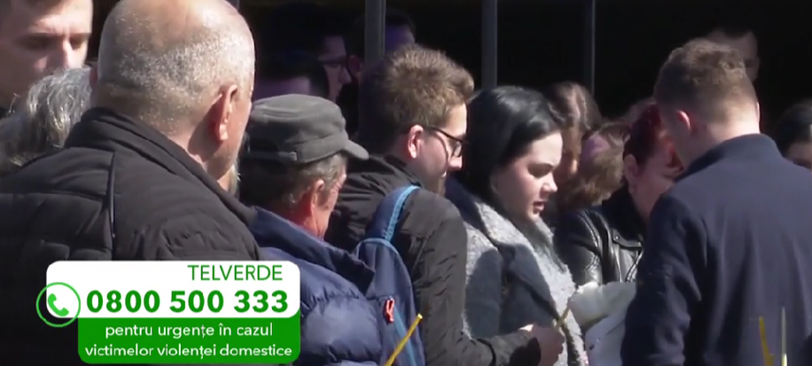 Andreea este condusă pe ultimul drum/ Sursa foto: Captură Antena 3 CNN