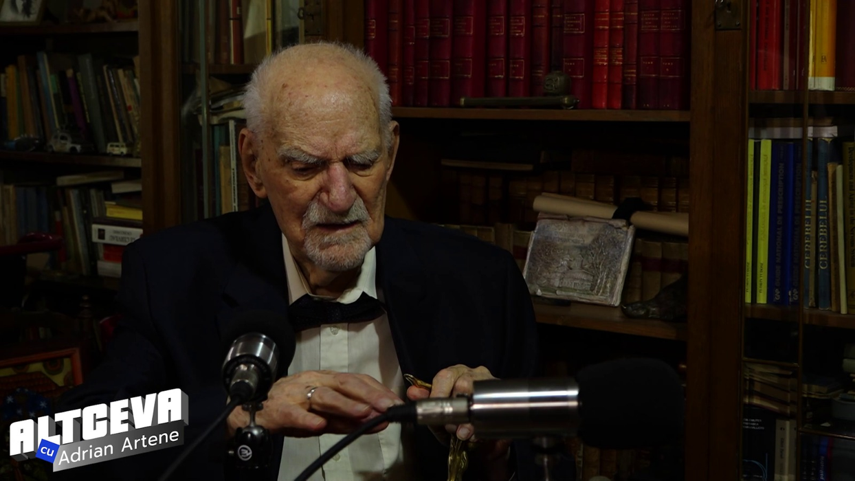 Academicianul Constantin Bălăceanu-Stolnici vorbește despre greșelile lui Aristotel și Pitagora în cel mai așteptat podcast de până acum Academicianul Constantin este invitatul special din cadrul podcast-ului ”ALTCEVA cu Adrian Artene”. Ultimul mare boier român răspunde întrebării ”Iubim cu inima sau cu mintea?”