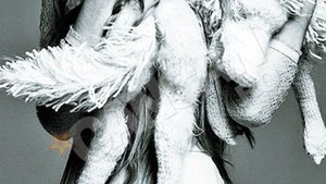 Au aparut toate fotografiile din revista dedicata transsexualilor. Lupii, Doamne!