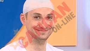 VIDEO Dani a umflat cu narile o manusa chirurgicala in timpul emisiunii!