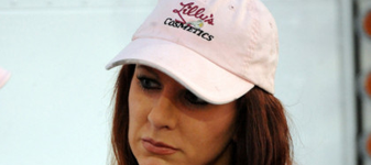 VEDETA pistelor, prinsă cu soțul alteia. Verdictul care o costă O AVERE