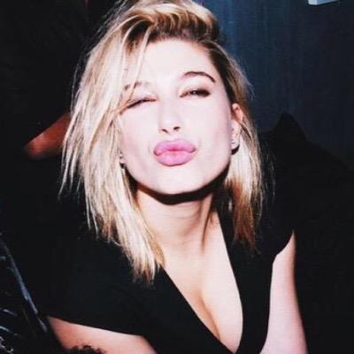 Justin Bieber a dat-o uitării, din nou, pe Selena Gomez! Artistul s-a întors în brațele unei alte foste iubite