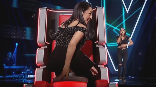 Moment inedit la Vocea României! Andra a apăsat butonul roșu cu.... posteriorul