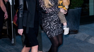 Jessica Simpson isi testeaza calitatile de viitoare mamica pe nepotul ei