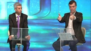Asa nu l-ai vazut niciodata! Prezentator tv, politician, pentru prima oara in tandreturi cu o femeie