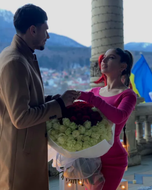 Florinel Coman și-a cerut iubita în căsătorie! Ioana Timofeciuc a spus „DA”!