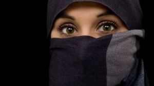 O femeie a primit 300 de lovituri de bici pentru ca a protestat impotriva regelui Arabiei Saudite