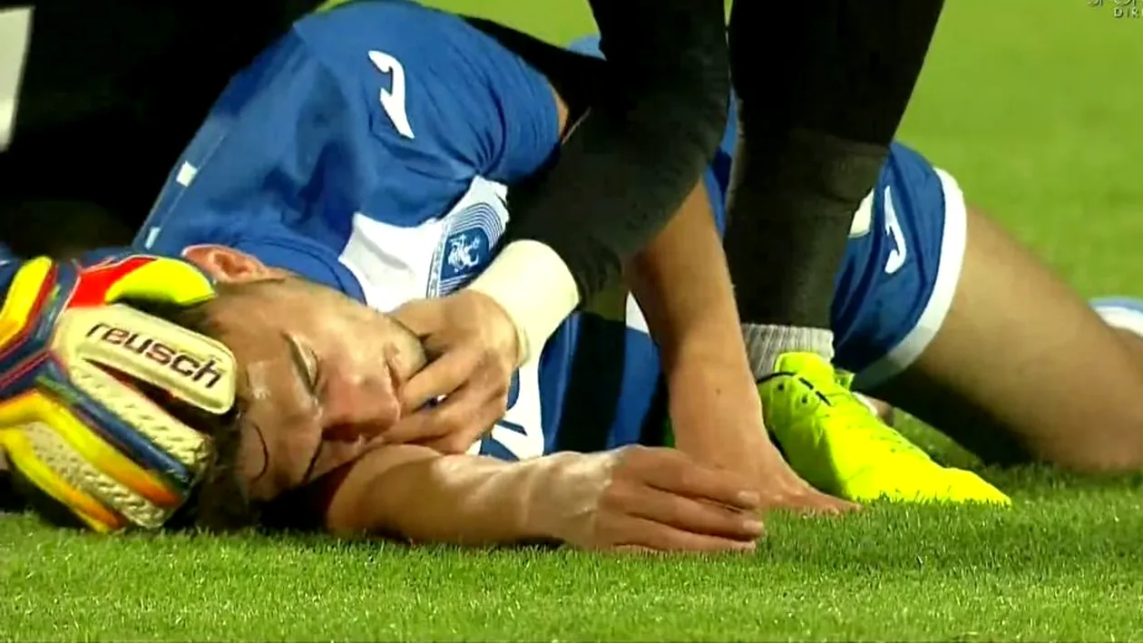 Scene terifiante la meciul CSU Craiova - FCSB! Andrei Ivan s-a prăbuşit inconştient pe gazon. Gestul portarului i-a salvat viaţa