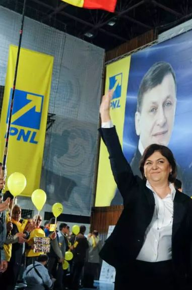 Ea este Adina, soția lui Crin Antonescu. Au făcut nuntă mare la Bruxelles