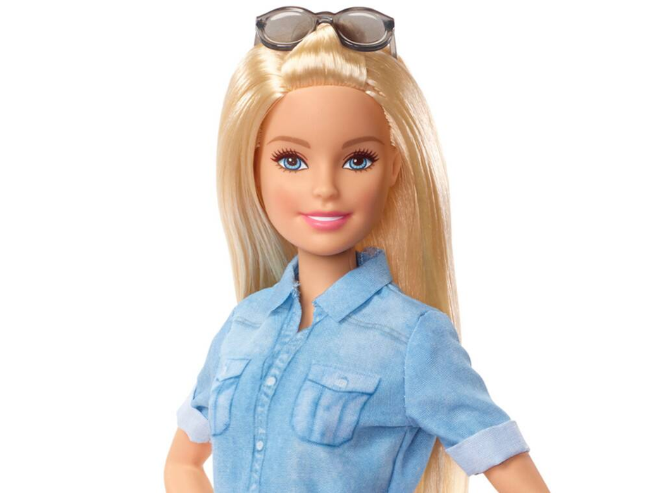 A cheltuit o avere pentru a arăta ca păpușa Barbie. Mărturiile unei tinere dependentă de operațiile estetice