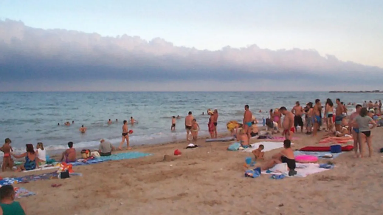 Ce s-a întâmplat în această după-amiază în Vama Veche! Opt turişti au fost în pericol