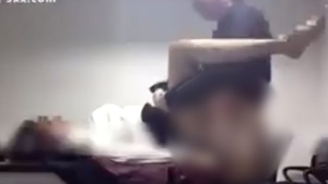 Gafă uluitoare! A uitat camera deschisă și toată lumea a văzut partida lui de amor cu o angajată! Clipul video a devenit viral
