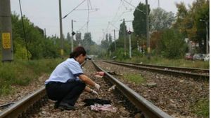 Răsturnare de situaţie în cazul tinerei care a murit împreună cu cei trei copii la Brăneşti, după ce au fost loviţi de tren! "Nu s-a sinucis!"
