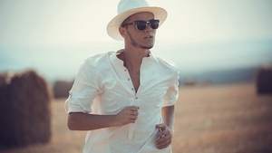 A cântat după cortină şi a întors toate cele patru scaune! Cine este tânărul care a convins juriul de la ”Vocea României”