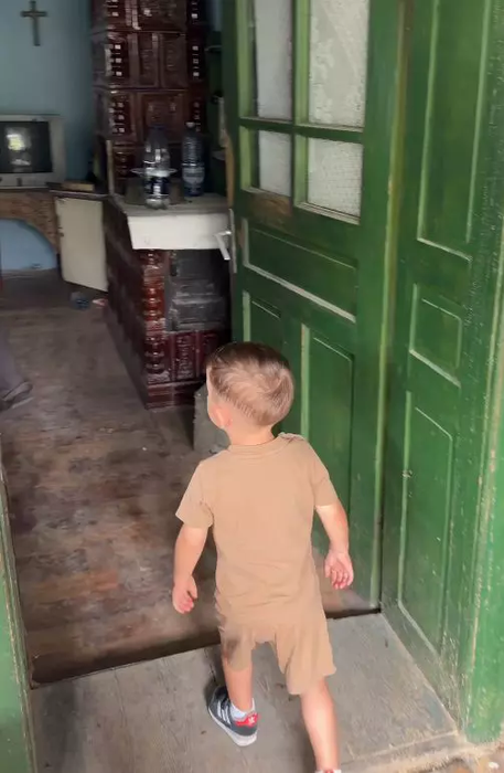 Cum arată casa din Maramureș în care a copilărit Vlăduța Lupău! Locuința bunicilor era locul preferat al cântăreței: „Nu am vândut-o și nici nu o voi vinde”