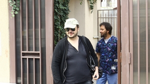 Primele imagini cu Razvan Ciobanu dupa operatia de implant de par care a durat sase ore! I-au fost "sadite" 2.500 de fire!