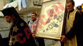 S-au imbulzit la sfintele moaste cu presupuse puteri vindecatoare