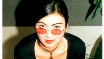 Adriana Bahmuțeanu, ca un vampir lângă ficus! Fotografia misterioasă de pe casa scării care rescrie legenda Prigoană