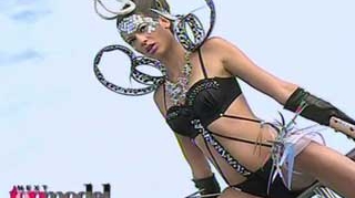 VIDEO Concurenta Next Top Model, inghetata in Islanda: "Ma dor sanii de frig, dar nu stiu de ce, ca nu am silicoane!"