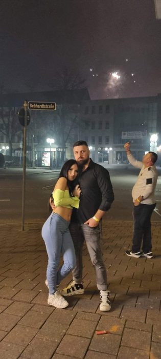 Cum arăta Mira la liceu, înainte să formeze un cuplu cu Ian de la Insula Iubirii. Abia o recunoști!