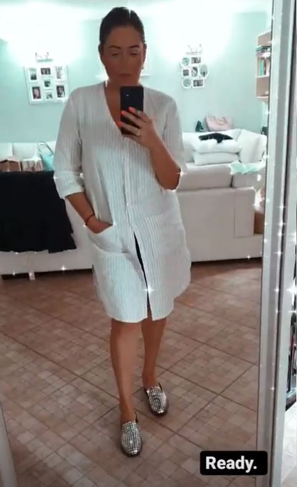 Oana Roman, jignită după ce a postat un selfie într-un capot sexy și fără sutien! Ce lecție i-a dat vedeta celei care a atacat-o dur
