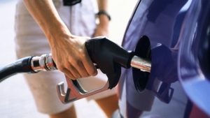 Preţul carburanţilor va exploda! Cât costă de mâine un litru de benzină şi de motorină! Anunţul făcut de marile companii