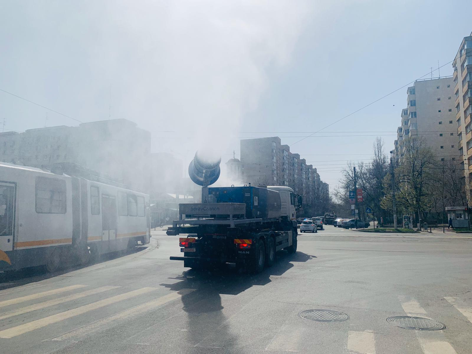 Ultima oră. În Sectorul 3 al Capitalei a început dezinfecția comunitară împotriva coronavirusului | GALERIE FOTO