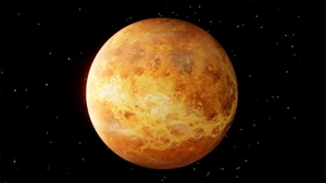 Venus e singura planetă care se rotește invers. Soarele răsare din vest și o zi are 5.832 de ore (243 de zile). Care e motivul rotației retrograde, de fapt