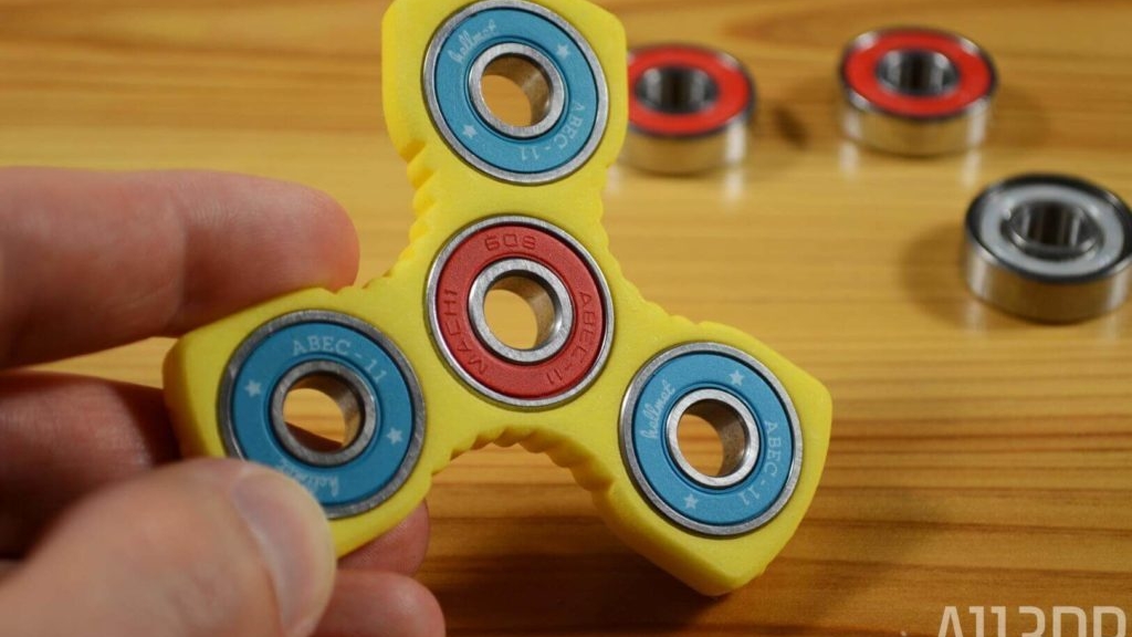 Spinner-ul, cea mai la moda jucarie in randul celor mici! De ce e interzisa in scoli si ce avertizeaza specialistii