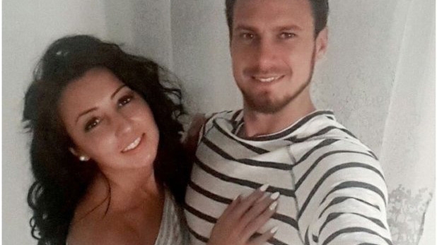 E cu burta la gură dar... Cum s-a pozat MEDANA din ”Insula iubirii”