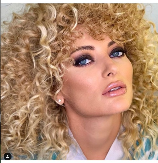 Delia și-a schimbat look-ul și arată senzațional. A dezvăluit micul secret pe care l-a ținut ascuns