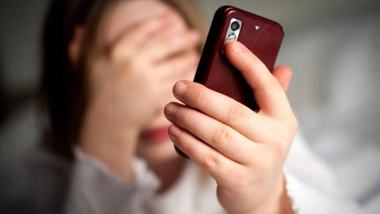 Caz șocant în Brașov! Un tânăr a fost condamnat la trei ani de închisoare pentru că și-a șantajat fosta iubită să se culce cu el, până îi năștea actuala parteneră