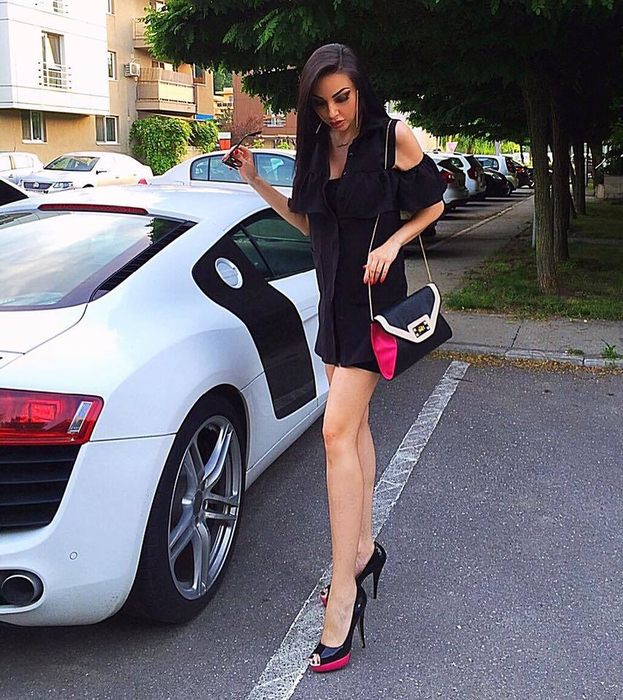 Andreea este însărcinată în cinci luni, dar nimeni nu-şi dă seama de asta