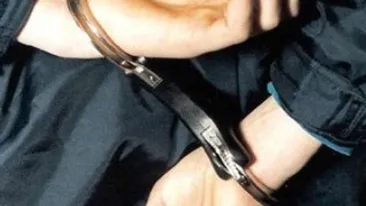 Paşte de coşmar pentru o bătrânică din Dâmboviţa! Ce a păţit după ce a surprins in curtea ei un bărbat care voia să o jefuiască