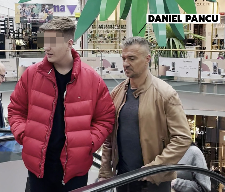 Daniel Pancu s-a relaxat la mall alături de copiii din căsătoria cu prima soție, Mihaela (Foto: CANCAN.RO)