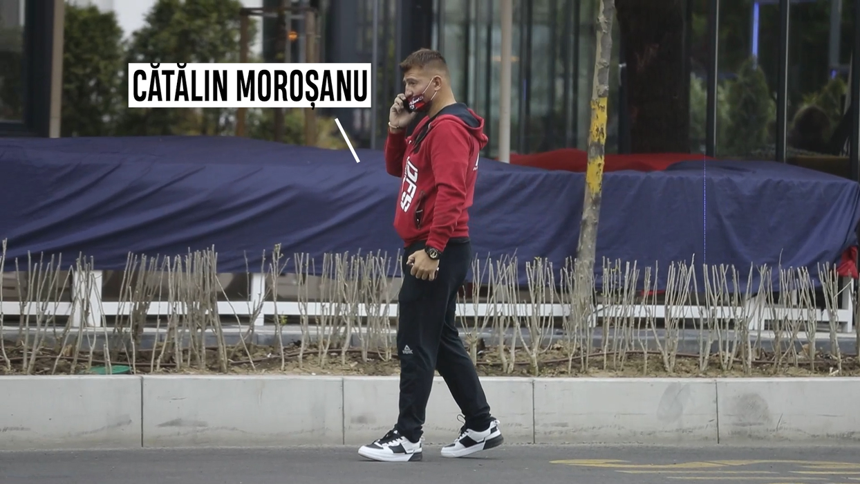 Moroșanu vorbește la telefon