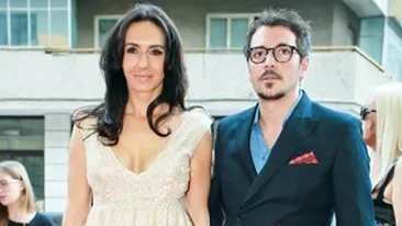 Aparitie sexy la premiera filmului S-a furat mireasa! Alma Sarbu, eleganta si ravisanta intr-o rochie Dana Budeanu