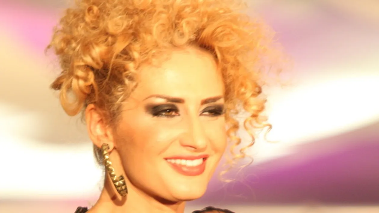 Adio dieta, Julia Jianu nu mai tine la eticheta. Cantareata s-a ingrasat considerabil si totusi continua sa poarte haine mulate